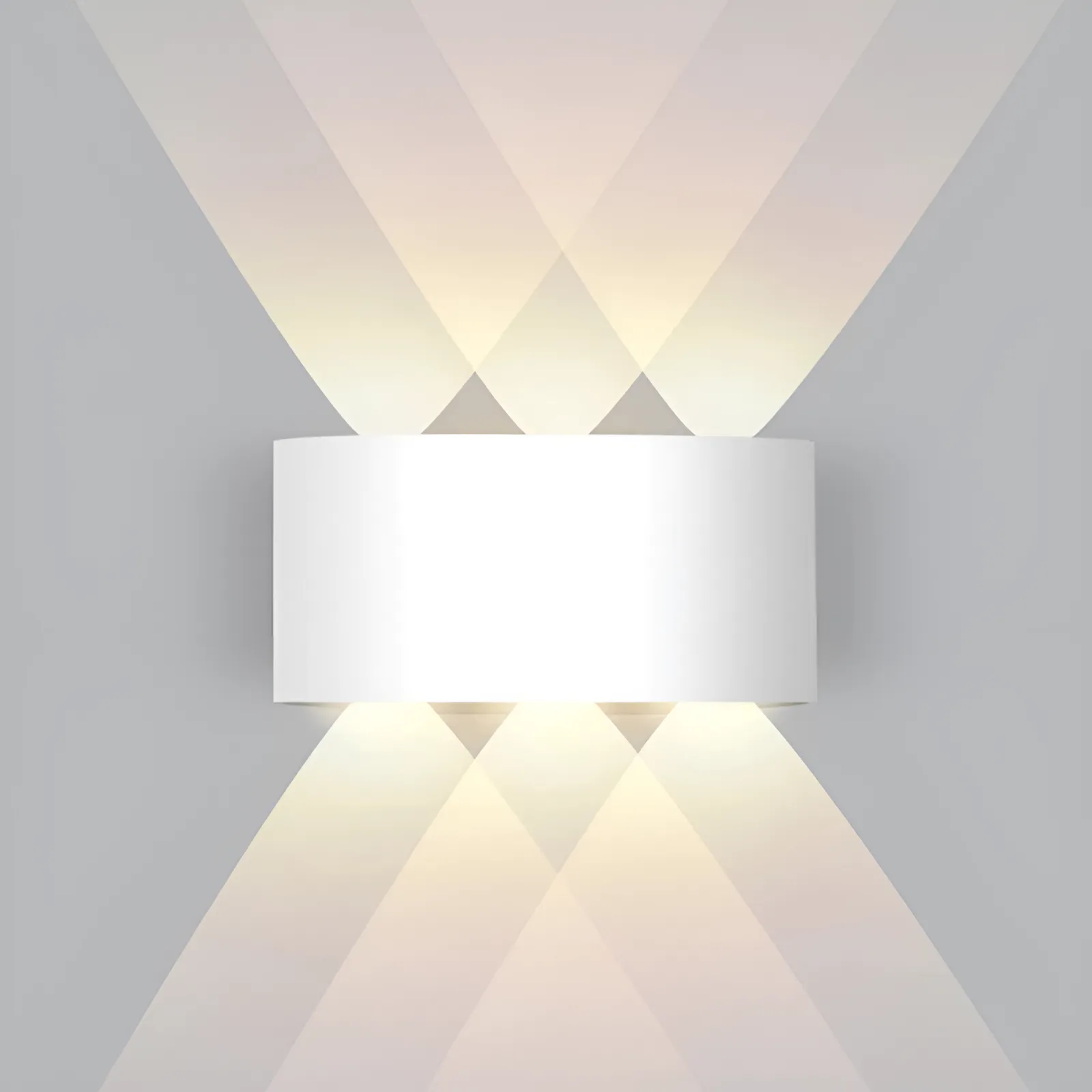 Applique murale LED blanche avec trois faisceaux lumineux croisés.