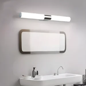 Applique murale LED cylindrique élégante avec un support métallique et un abat-jour blanc.