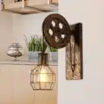 Applique murale LED rétro avec poulie marron installée dans une salle de réunion