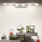 Applique murale LED blanche moderne pour éclairer un miroir de salle de bain