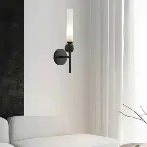 Applique murale noire droite en marbre et cuivre, abat-jour en verre dépoli pour salon.