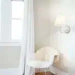 Applique murale en tissu nordique avec abat-jour blanc - Vue en galerie