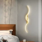 Applique murale LED dorée en forme de flamme pour chambre, galerie.