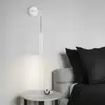 Applique murale LED blanche, design simple pour chambre moderne.