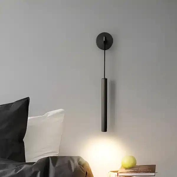 Applique murale LED noire, design simple et moderne pour la chambre.