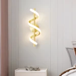 Applique murale LED dorée en forme d'hélice, image principale.