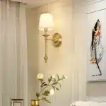Lampe murale simple dorée au style américain, deuxième vue en galerie