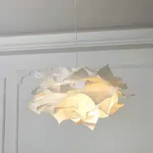 Lampe en papier faite à la main avec une lueur ambiante