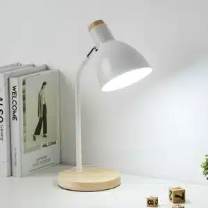 Lampe de bureau nordique en bois pour chambre, finition blanche avec abat-jour en métal