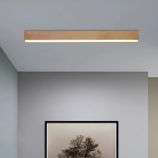 Plafonnier LED en bois de 60 cm, principal pour un salon élégant.