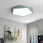 Plafonnier LED hexagonal vert pour salon.