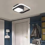 Plafonnier moderne en forme de cadre noir pour salon, installé dans un couloir