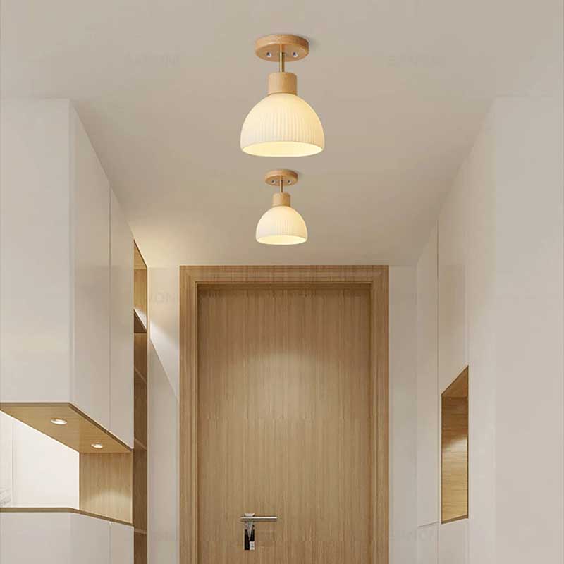 plafonniers modernes en bois pour un salon élégant, présentant différents styles et designs pour une ambiance chaleureuse et contemporaine.